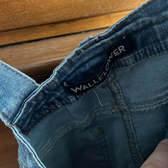 3/10 EUC Junior’s Overalls - Picture 4 of 4